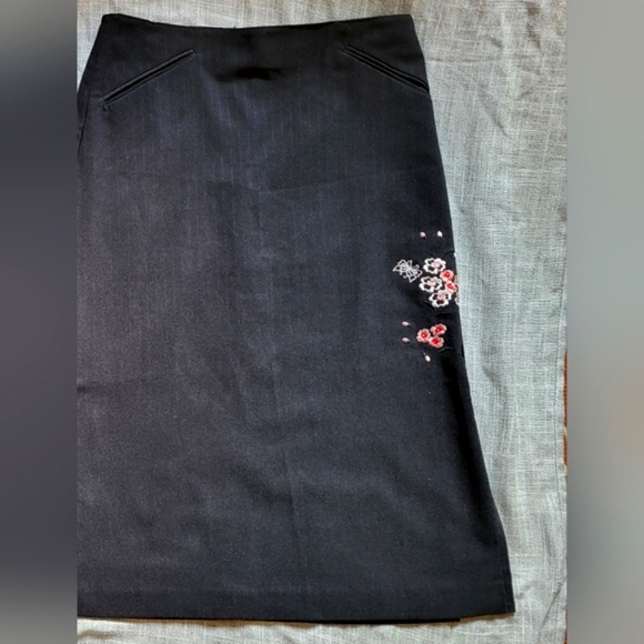 Women's Three-button Striped Embroidered Blazer Jacket and Skirt Set - Picture 6 of 9